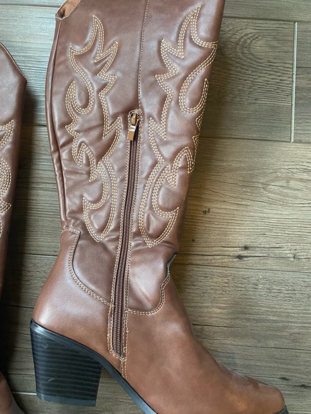 Women's Brown Western Knee-High Boots with Embroidered Shaft - Picture 3 of 4